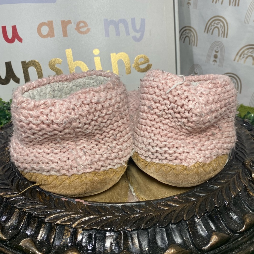 Women's Pink Knit Slippers - Picture 4 of 8